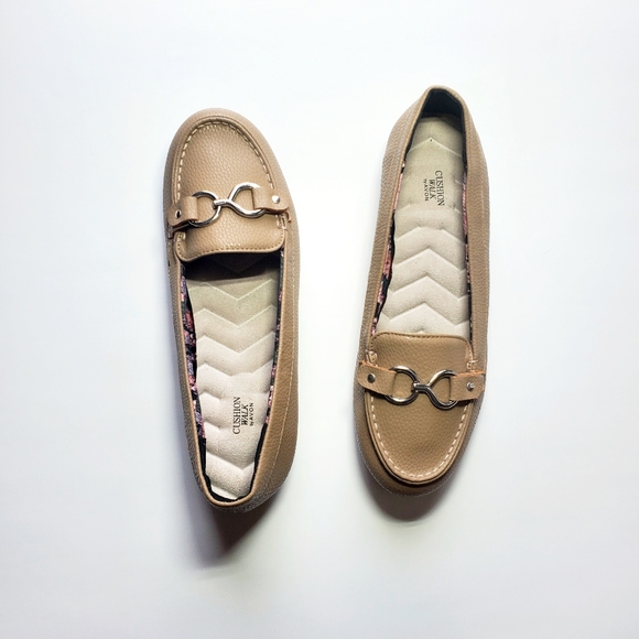 Cushion Walk by Avon |Interlocking Loafer 10M - Picture 2 of 3